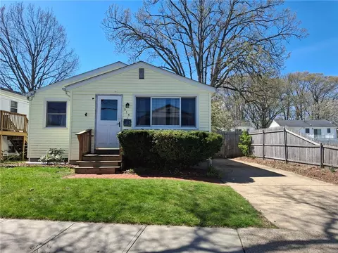 315 Grosvenor Ave, East Providence, RI 02914