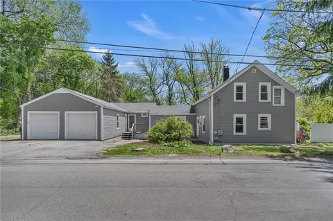 19 Hardwick St, Cumberland, RI 02864