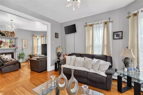 68 Whitmarsh St, Providence, RI 02907