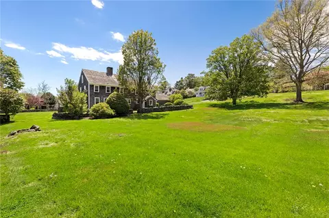 Exterior - 6 Baldwin Rd, Middletown, RI 02842 photo 6 of 21