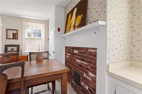 Dining - 6 Baldwin Rd, Middletown, RI 02842 photo 1 of 4