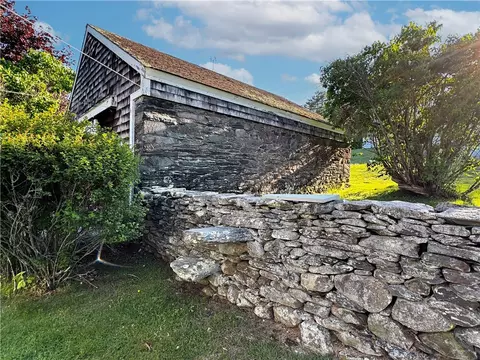Exterior - 6 Baldwin Rd, Middletown, RI 02842 photo 17 of 21