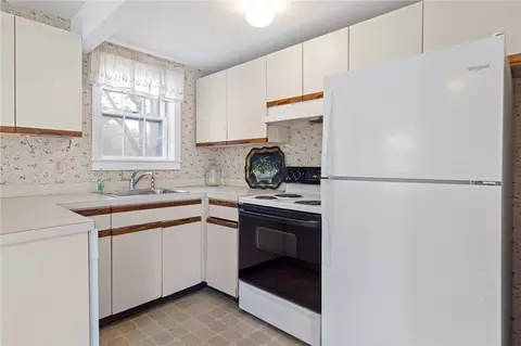 Kitchen - 6 Baldwin Rd, Middletown, RI 02842 photo 1 of 2