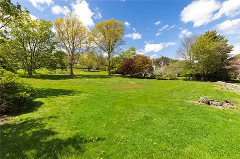 Exterior - 6 Baldwin Rd, Middletown, RI 02842 photo 10 of 21