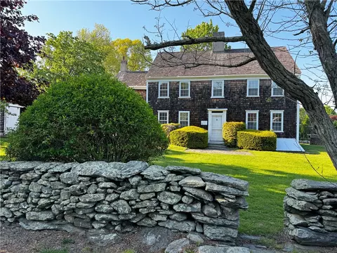 Exterior - 6 Baldwin Rd, Middletown, RI 02842 photo 2 of 21