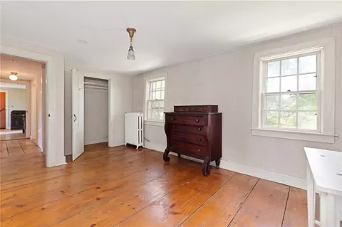 Bedroom - 6 Baldwin Rd, Middletown, RI 02842 photo 2 of 4