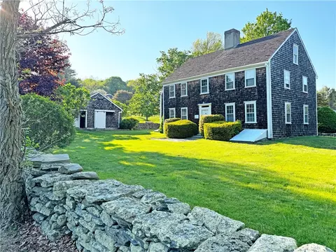 6 Baldwin Rd, Middletown, RI 02842