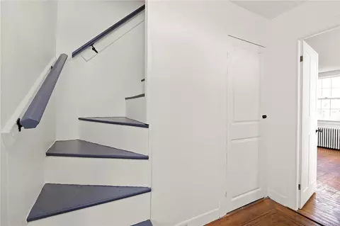 Entry Way - 6 Baldwin Rd, Middletown, RI 02842 photo 3 of 4
