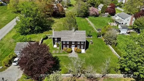 View/Area - 6 Baldwin Rd, Middletown, RI 02842 photo 1 of 6