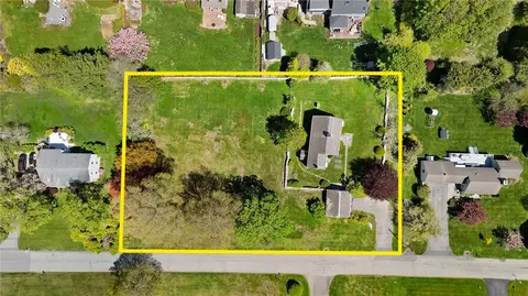 View/Area - 6 Baldwin Rd, Middletown, RI 02842 photo 3 of 6