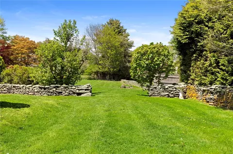 Exterior - 6 Baldwin Rd, Middletown, RI 02842 photo 8 of 21