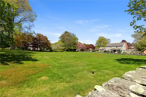 Exterior - 6 Baldwin Rd, Middletown, RI 02842 photo 13 of 21