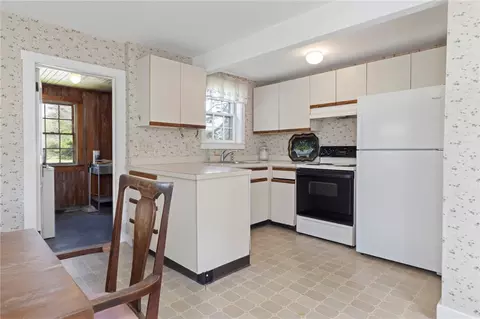 Kitchen - 6 Baldwin Rd, Middletown, RI 02842 photo 2 of 2