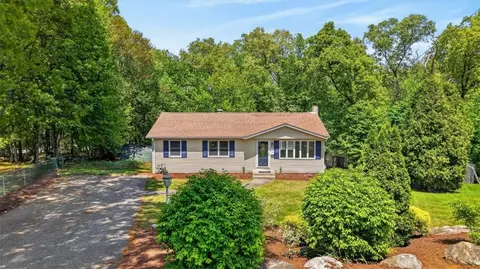 4 N Candy Ct, Smithfield, RI 02917