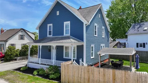 34 Shore Rd, Riverside, RI 02915