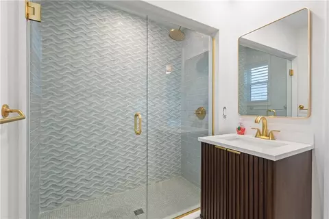 Bath - 446 Atlantic Ave, Westerly, RI 02891 photo 3 of 4