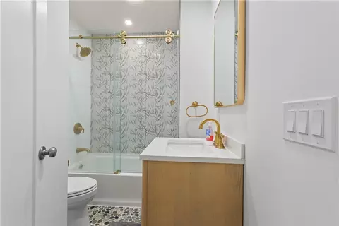 Bath - 446 Atlantic Ave, Westerly, RI 02891 photo 1 of 4