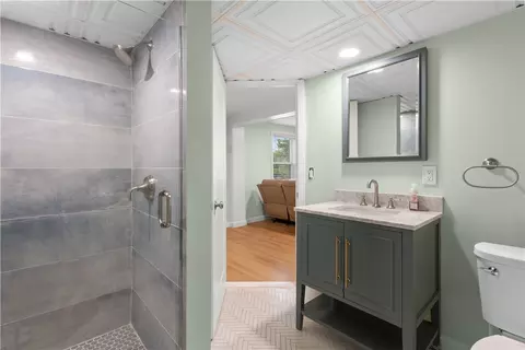 Bath - 446 Atlantic Ave, Westerly, RI 02891 photo 4 of 4