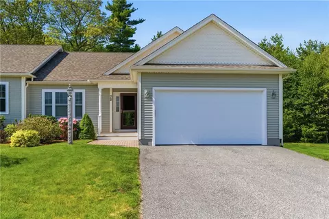 72 Country Meadow Ln, Glocester, RI 02814