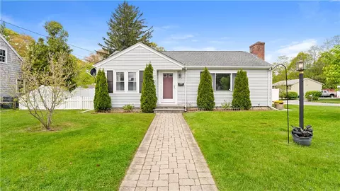 339 George Arden Ave, Warwick, RI 02886