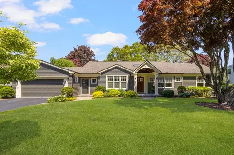 29 Riverside Dr, Barrington, RI 02806