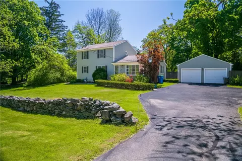 33 Wilbur Rd, Lincoln, RI 02865