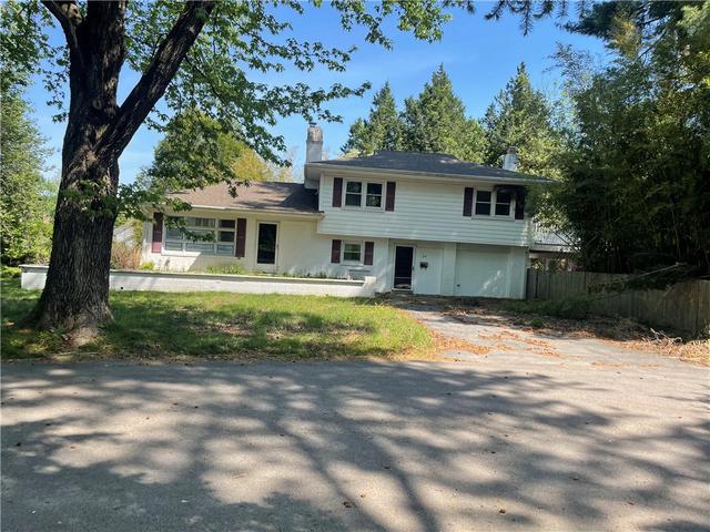 28 Hill Top Dr, East Greenwich, RI 02818