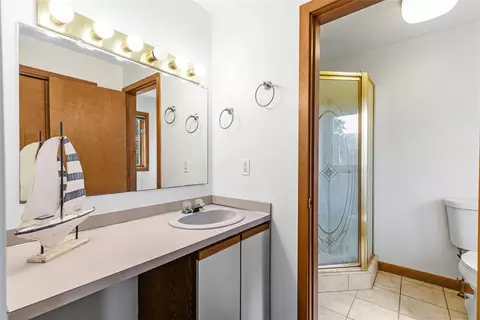 Bath - 12 Silver St, Warwick, RI 02889 photo 2 of 2