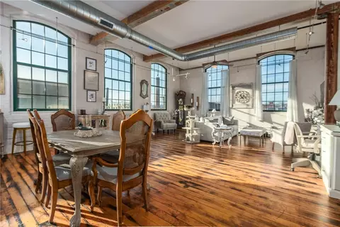 28 Bayley St #301, Pawtucket, RI 02860