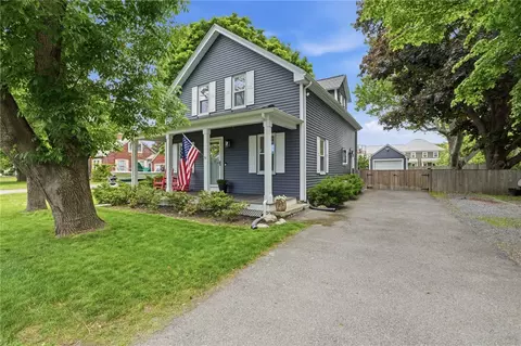 91 Sowams Rd, Barrington, RI 02806