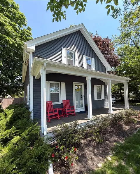 91 Sowams Rd, Barrington, RI 02806