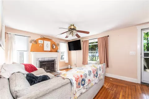 Living - 204 Harmony Ct, Warwick, RI 02889 photo 2 of 3