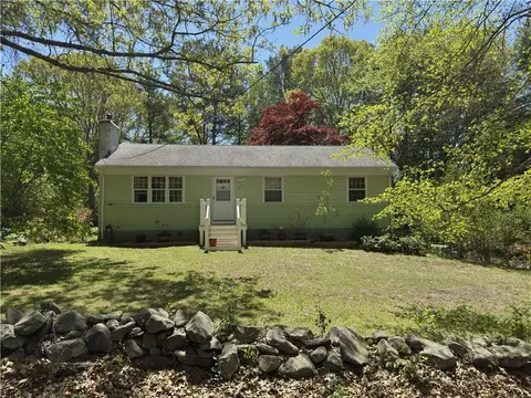 100 Snuff Mill Rd, Saunderstown, RI 02874