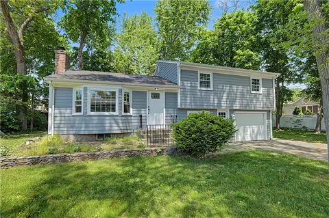 134 Rogers Ave, Barrington, RI 02806
