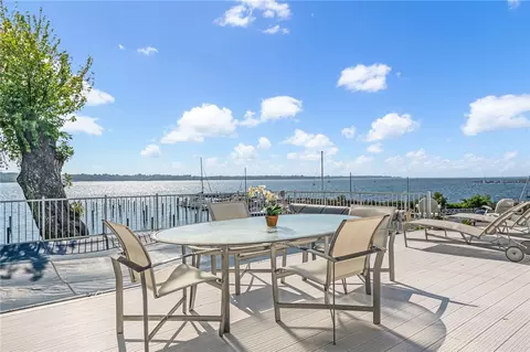 8 Rushton Dr, Cranston, RI 02905