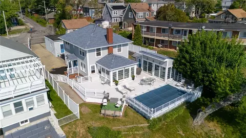 8 Rushton Dr, Cranston, RI 02905