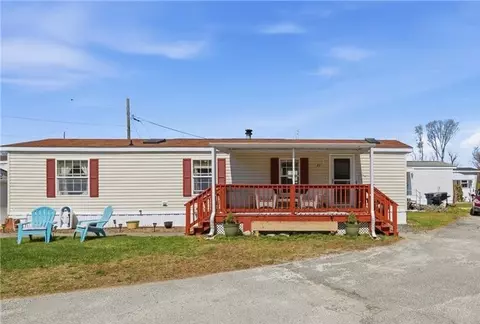 27 Woodward Rd, Lincoln, RI 02865