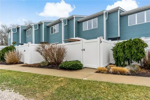 50 S Bay Dr #19, Narragansett, RI 02882