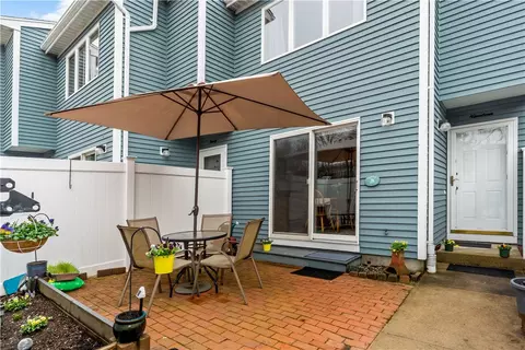 50 S Bay Dr #19, Narragansett, RI 02882