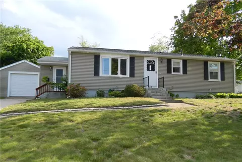 68 Zinnia Dr, Cranston, RI 02920