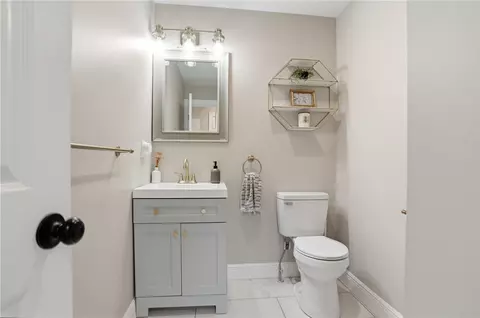 Bath - 6 Sterling Ave, Warwick, RI 02889 photo 1 of 3