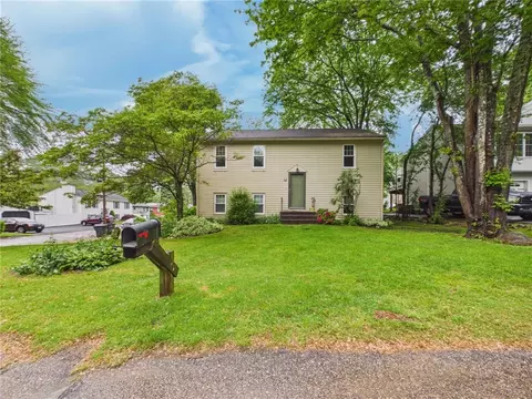 55 Betony Rd, Saunderstown, RI 02874
