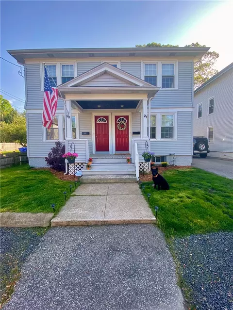 21 Washburn Ave, Rumford, RI 02916