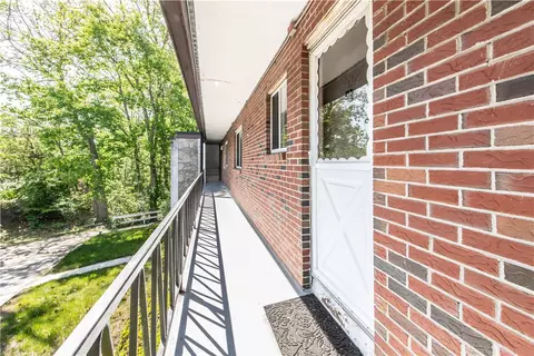 72 W Shore Rd #202, Warwick, RI 02889