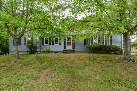 615 W Greenville Rd, Scituate, RI 02857
