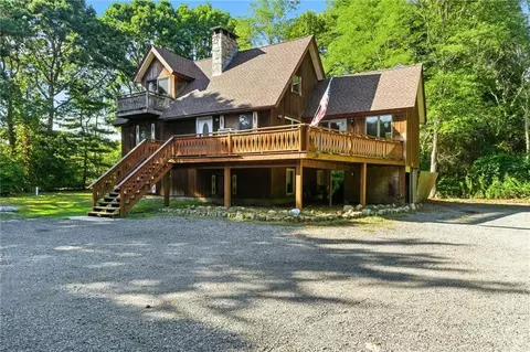 130 S Niantic Dr, Charlestown, RI 02813