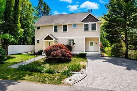 94 Daytona Ave, Narragansett, RI 02882