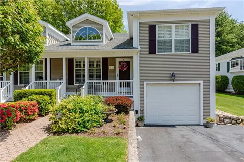 32 Orchard Meadows Dr, Smithfield, RI 02917