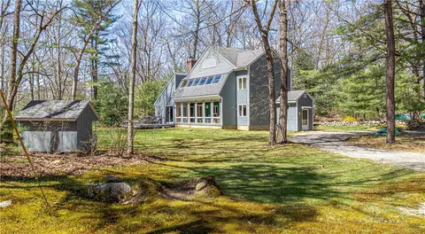 282 Byron Randall Rd, Scituate, RI 02857