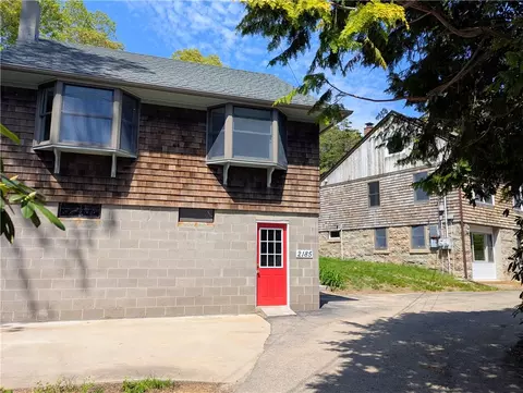 Exterior - 2185 Post Rd, South Kingstown, RI 02879 photo 4 of 5